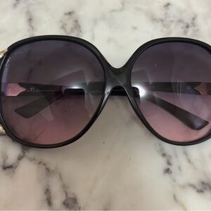 Elegant Black Sunglasses
